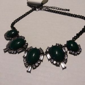 G.Comet green ordinate necklace